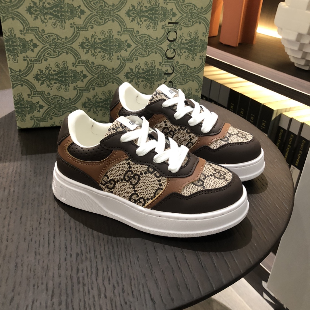Children's shoes child